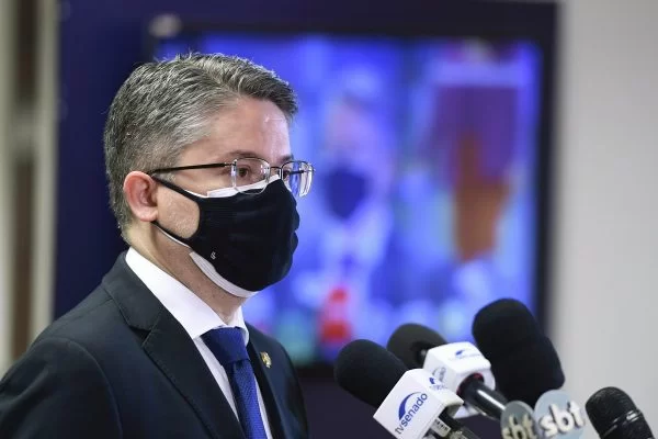 Alessandro apresenta PL para garantir transporte de Lula durante transicao do governo