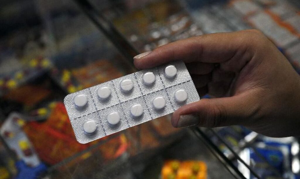 Anvisa aprova venda em farmacias de remedio da Pfizer contra Covid