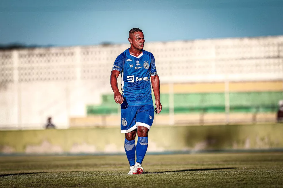 Apos nove temporadas Confianca anuncia saida de Everton Santos