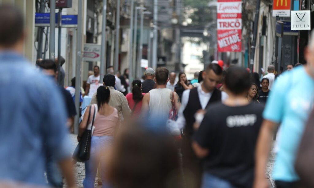 Brasil registra 92 mortes e 126 mil novos casos de covid 19