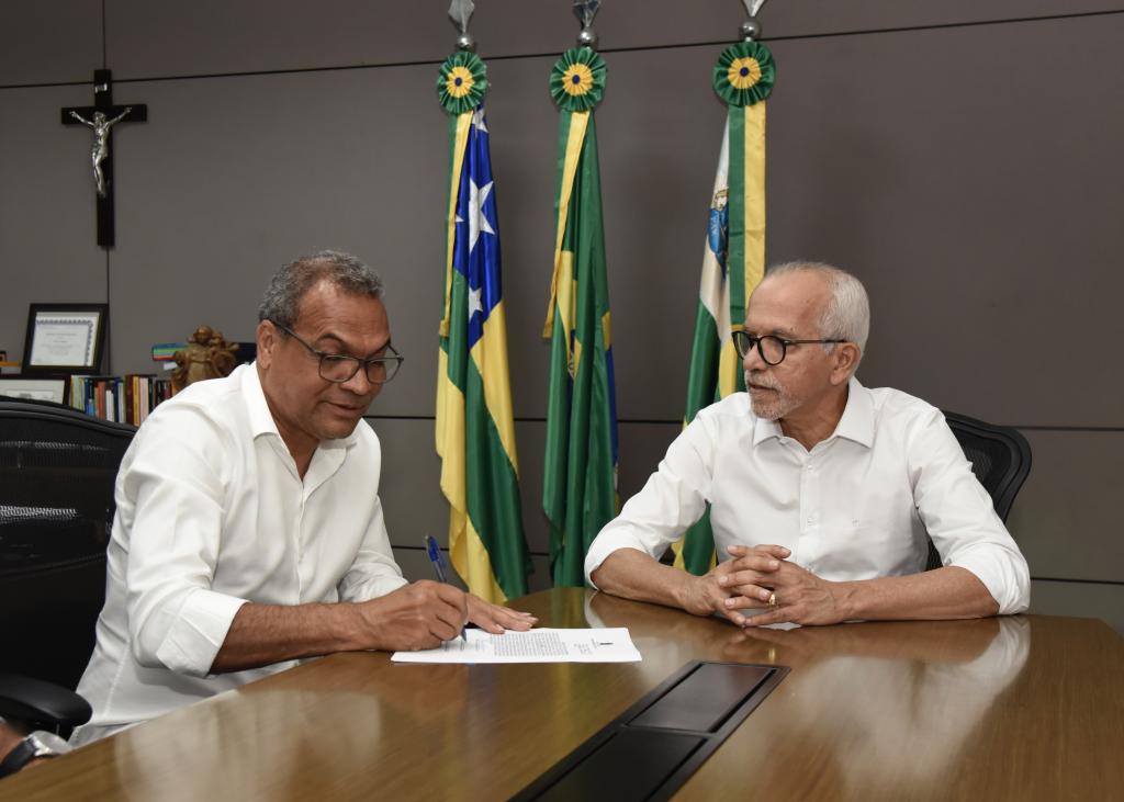 Carlos Caue e empossado como secretario da Comunicacao de Aracaju