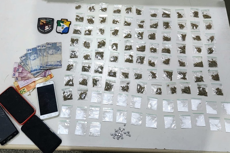 Dois suspeitos sao presos e 125 papelotes de drogas sao apreendidos em Socorro