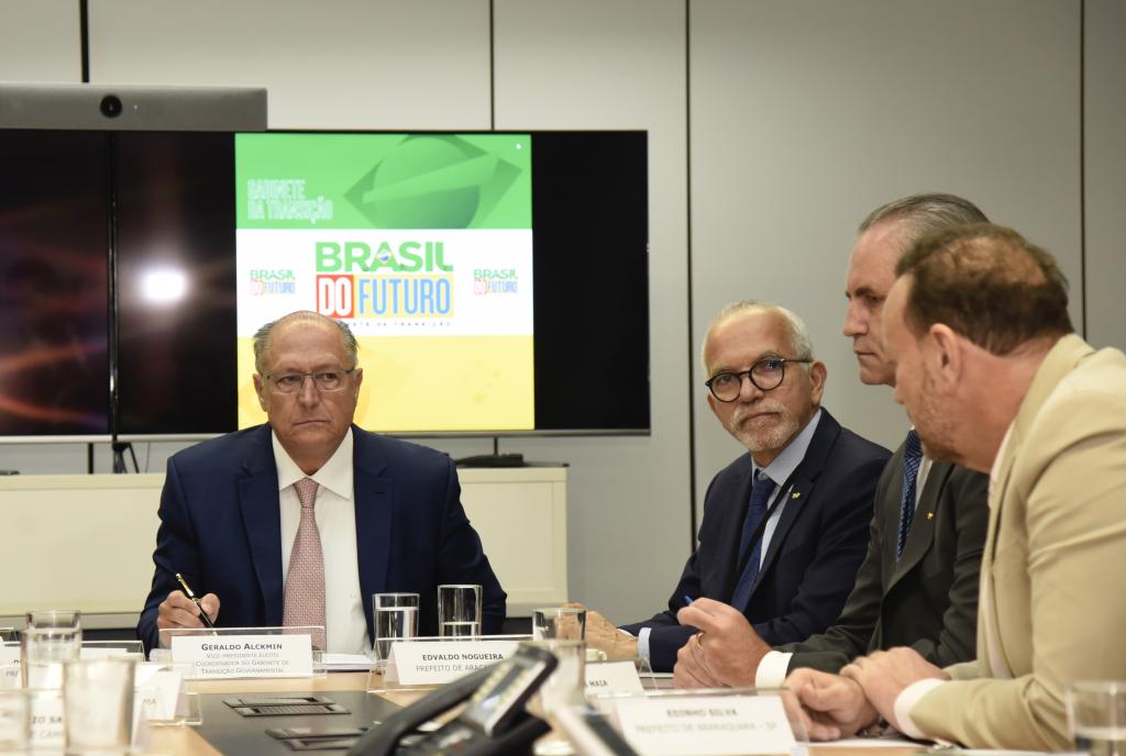 Edvaldo Nogueira se reune com Alckmin e entrega Carta das Medias e Grandes Cidades