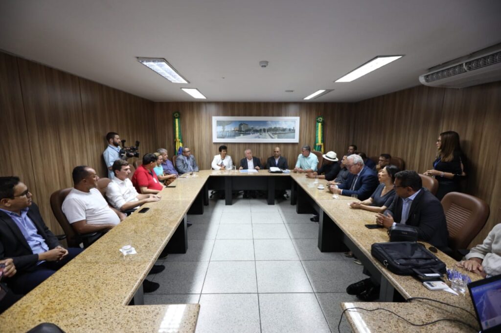 Luciano Bispo dialoga com prefeitos sobre Plano de Desenvolvimento Costeiro