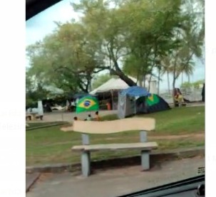 Manifestantes pro bolsonaro seguem acampados em frente ao 28o BC em Aracaju veja vide