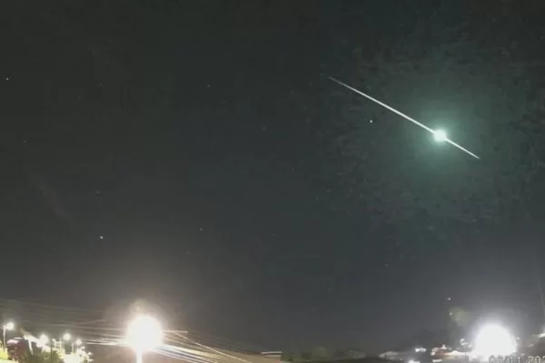 Meteoro explosivo cruza ceu de Santa Catarina a 147kmh veja video