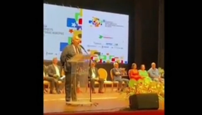 Ministro da saude e vaiado em evento e chama plateia de covarde em Sergipe