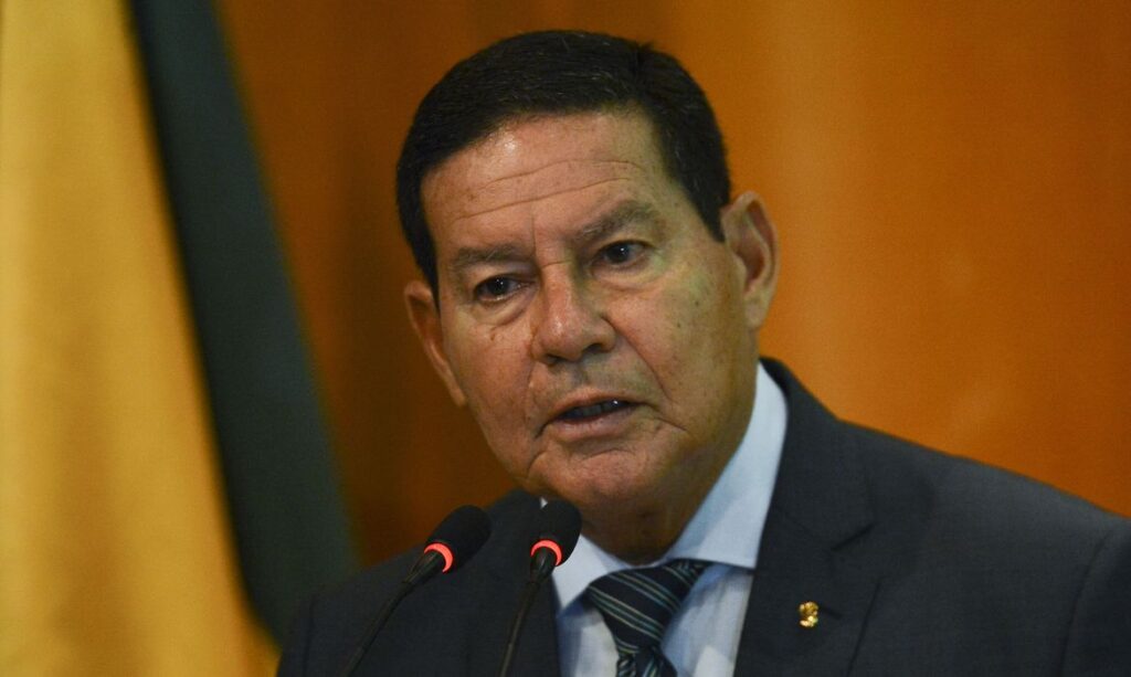 Mourao defende manifestacoes antidemocraticas pelo paispatriotas resistem com coragem