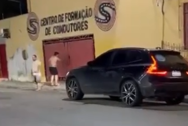 Vandalos sao flagrados soltando fogos de artificio em imoveis ligados a Valmir de Francisquinho