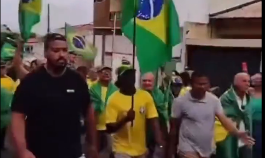 Vizinhos do 28BC relatam incomodo e ‘discursos que assustam manifestantes fazem ato ha 8 dias