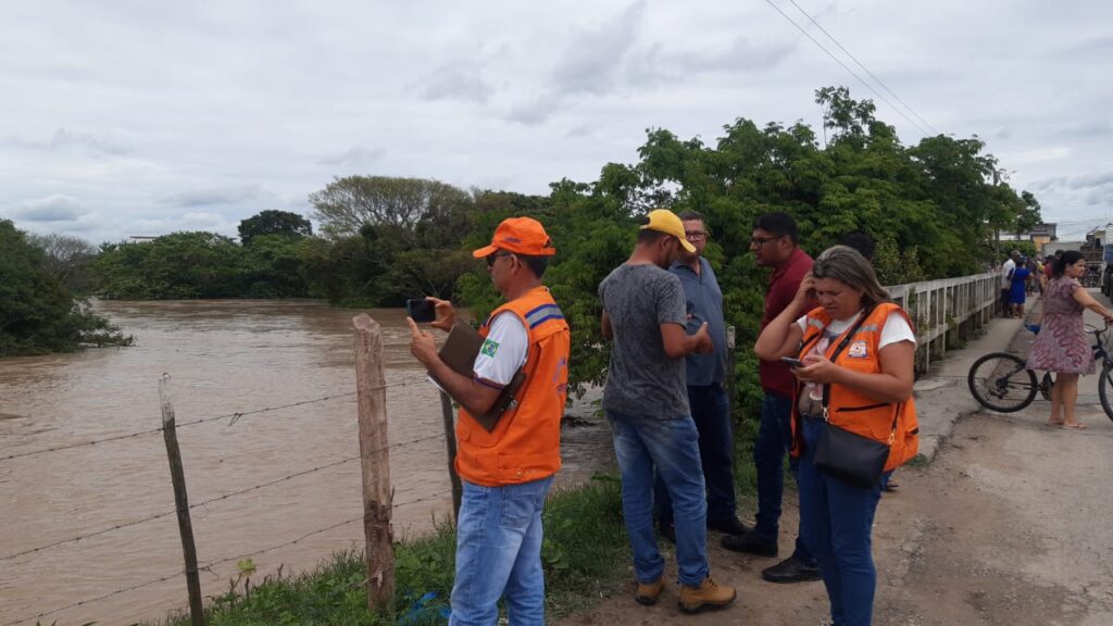 Dezenove municipios sergipanos registraram ocorrencias causadas pelas fortes chuvas 87 pessoas ficaram desalojadas