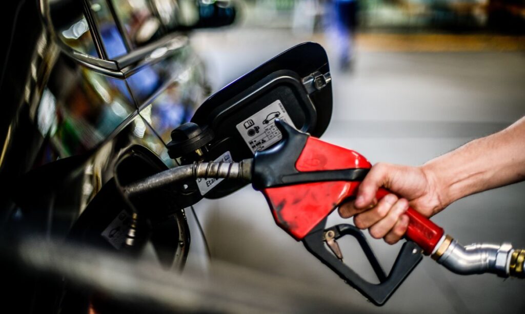 Petrobras reduz precos de gasolina e diesel nas refinarias