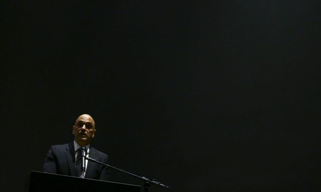 Moraes determina prisao de ex ministro de Bolsonaro