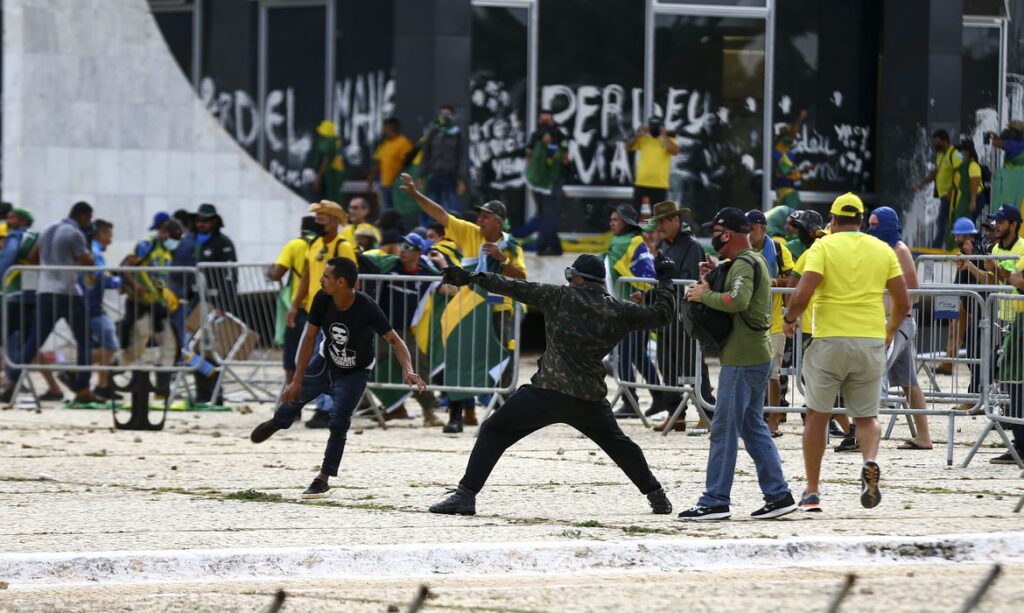 Moraes mantem prisao de 354 investigados por atos antidemocraticos em Brasilia