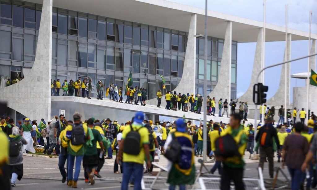 AGU quer que financiadores dos atos golpistas devolvam R 207 milhoes