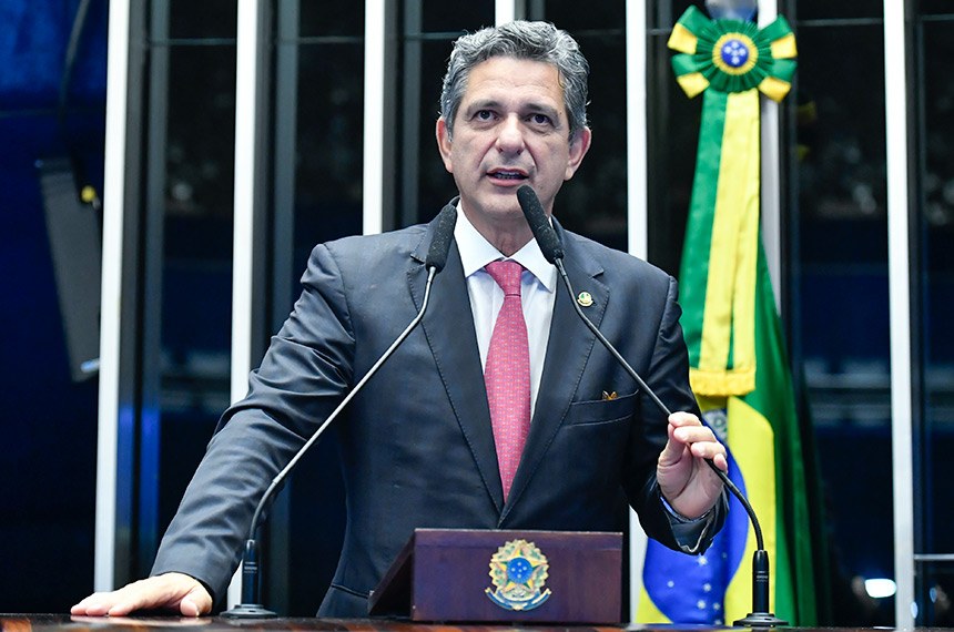 Ao assumir cargo no Senado Rogerio Carvalho cutuca adversarios e diz que sempre trabalhou em defesa do povo