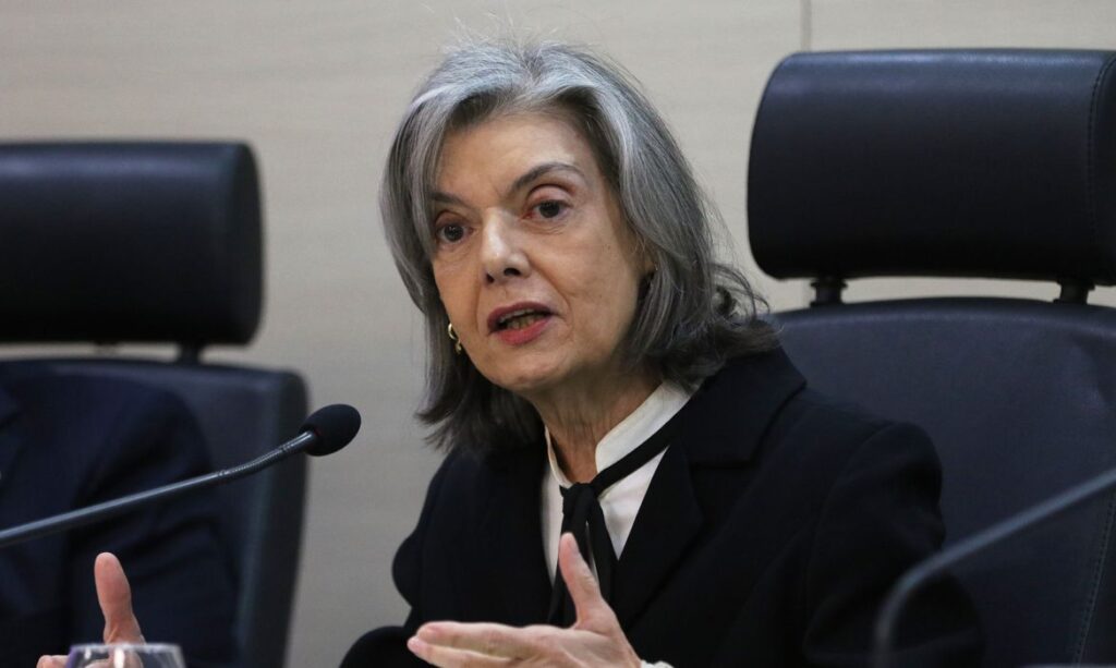 Carmen Lucia envia processos de Bolsonaro para Justica do Distrito Federal