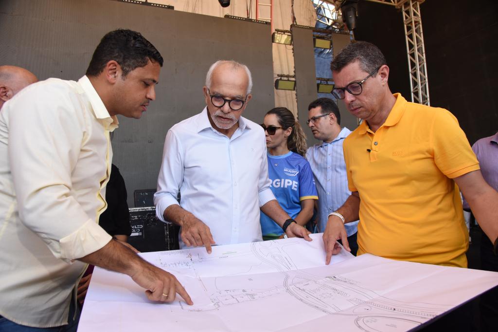 Edvaldo Nogueira e Fabio Mitidieri acompanham vistoria da estrutura do Projeto Verao 2023