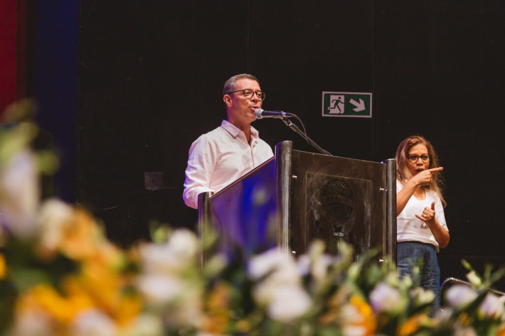 Escolas publicas precisam ter acompanha.5mento de psicologos e assistentes sociais diz Fabio Mitidieri