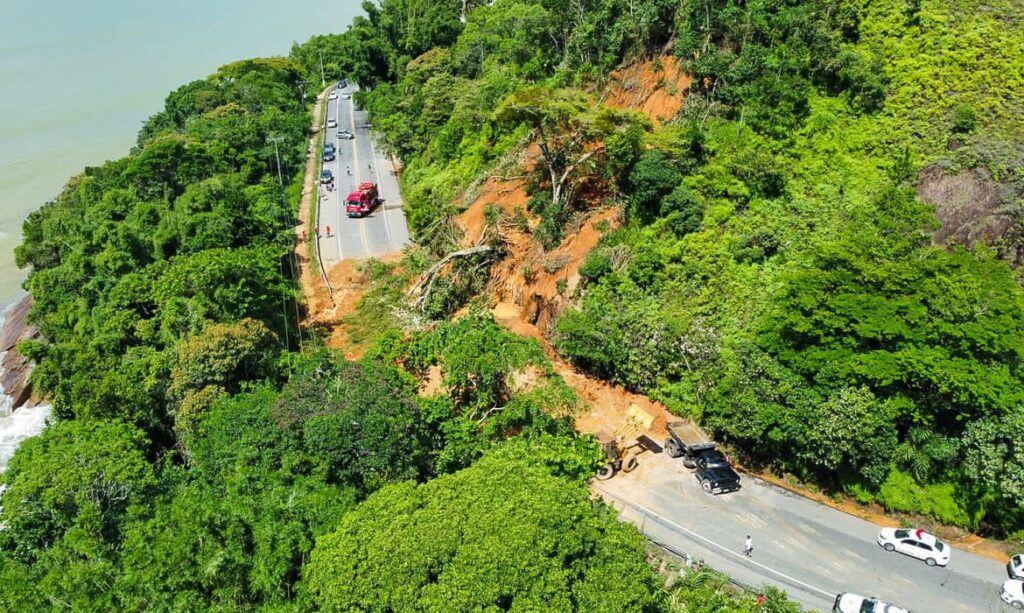 temporal em litoral de SP