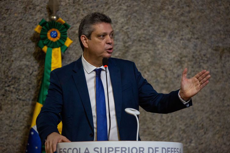 Marcio Macedo consegue liberacao de recursos do Pro Moradia para Sao Cristovao