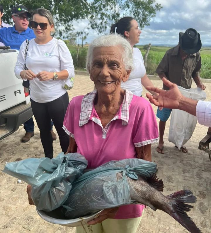 Prefeitura de Graccho Cardoso entrega kit peixe social para centenas de familias