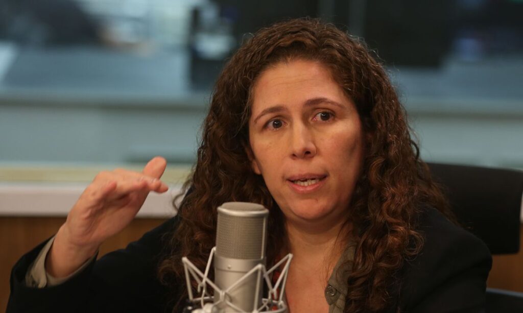 Primeiros concursos publicos serao lancados em 10 de abril afirma ministra