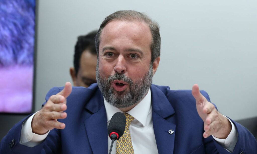 ministro alexandre silveira 8