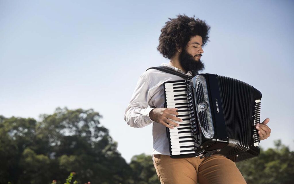 Mestrinho anima noite dos namorados na Rua de Sao Joao nesta segunda 12 confira a programacao