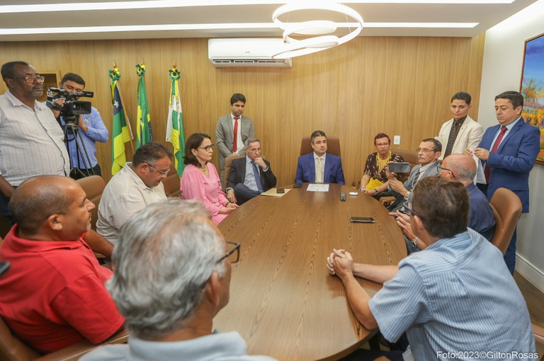 Camara recebe taxistas para discutir utilizacao do corredor da Hermes Fontes