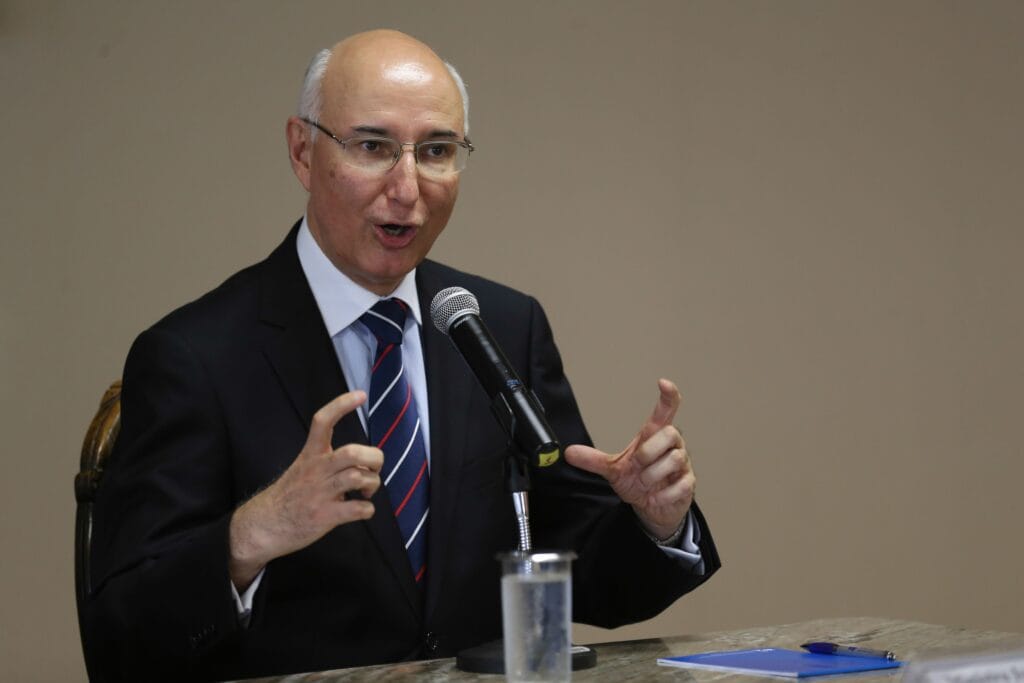 Ives Gandra lanca livro A Santificacao do trabalho nesta sexta 17 em Aracaju