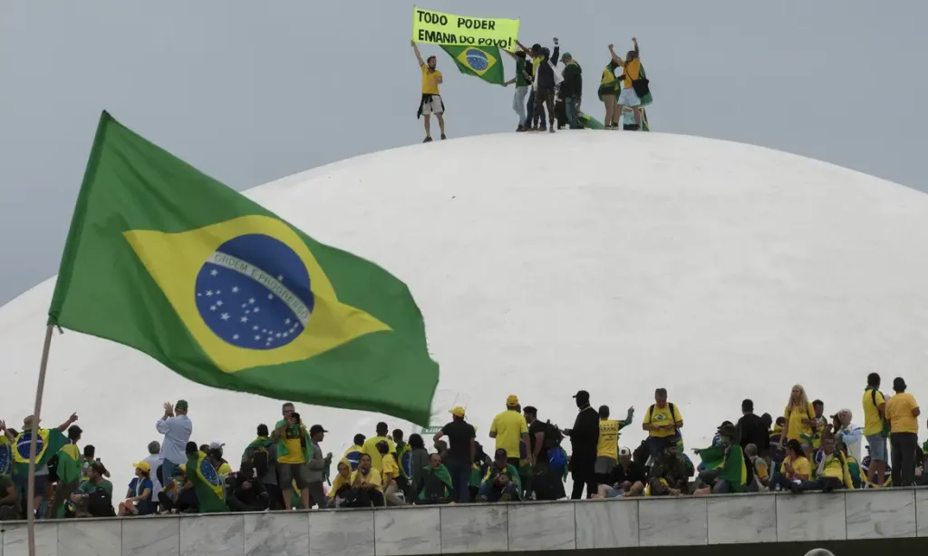 Réu que furtou bola autografada por Neymar no 8 de janeiro é condenado 1 20250723 164549