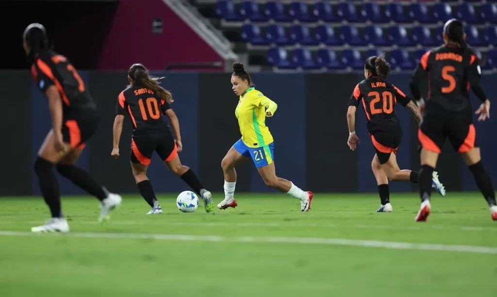 Com 10, Brasil segura a Colômbia e avança em 1º na Copa América 1 20250727 135207