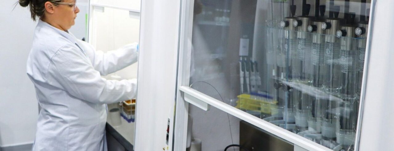 Iguá Sergipe investiu mais de 1 milhão de reais em laboratório próprio para controle da qualidade da água potável 2 igua sergipe investi 1 milhao