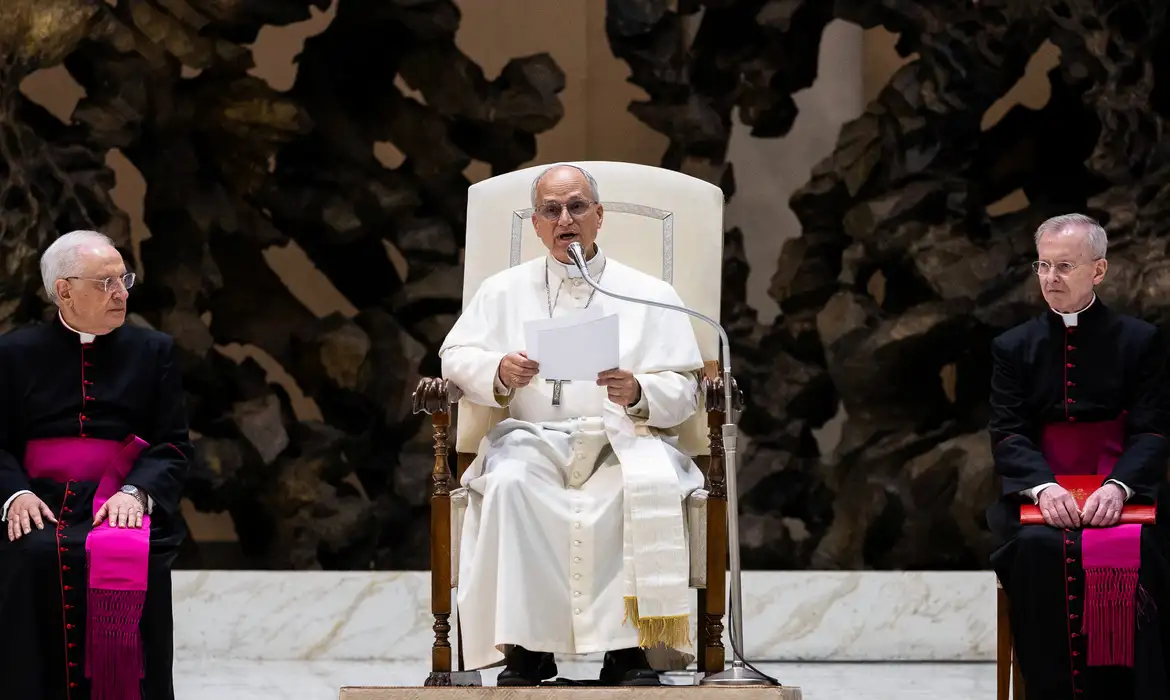 Papa Leão 14 chama guerra no Oriente Médio de “escândalo” e reforça apelo por cessar-fogo 1 2025 05 14t123620z 1 lynxmpel4d0l1 rtroptp 4 pope leo audience media