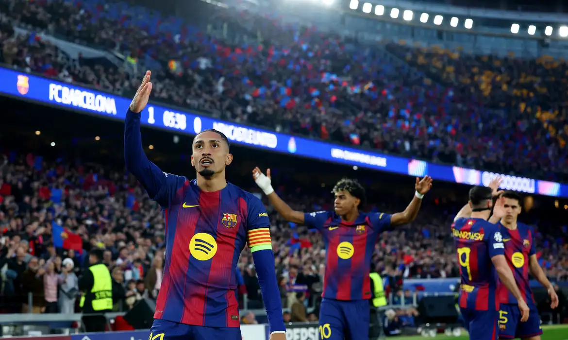 Raphinha comanda goleada do Barcelona e leva time às quartas da Liga dos Campeões 1 2026 03 18t180013z 1357842143 up1em3i1e0byq rtrmadp 3 soccer champions bar new