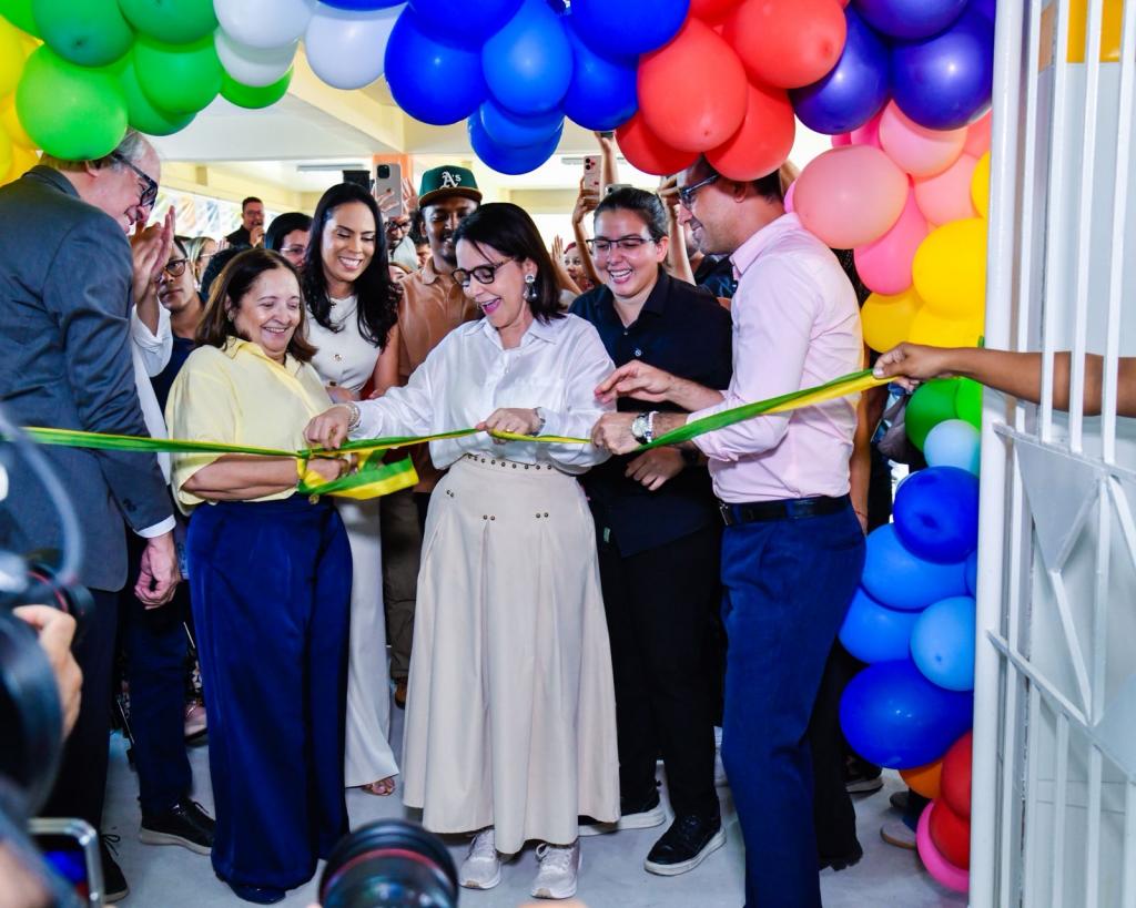 Prefeita Emília Corrêa inaugura novo prédio da Escola Professor José Antônio da Costa Melo 1 Prefeita Emilia entrega escola em tempo integral no bairro Getulio Vargas