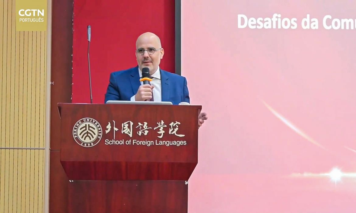 residente da ebc andre basbaum visita universidade de pequim e destaca conexao brasil china