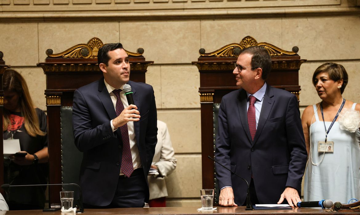 Eduardo Cavaliere é empossado prefeito do Rio após saída de Paes 1 toms0685