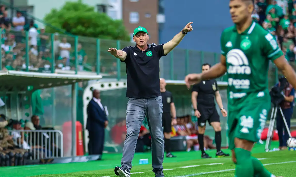 Chapecoense demite Gilmar Dal Pozzo após goleada sofrida para o Atlético-MG 1 54943610976 6e7b3b13d0 k
