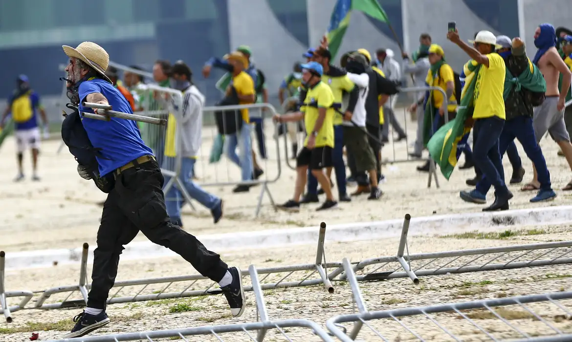 Organizações criticam derrubada de veto ao PL da Dosimetria 1 manifestacao mcamgo abr 080120231818 10