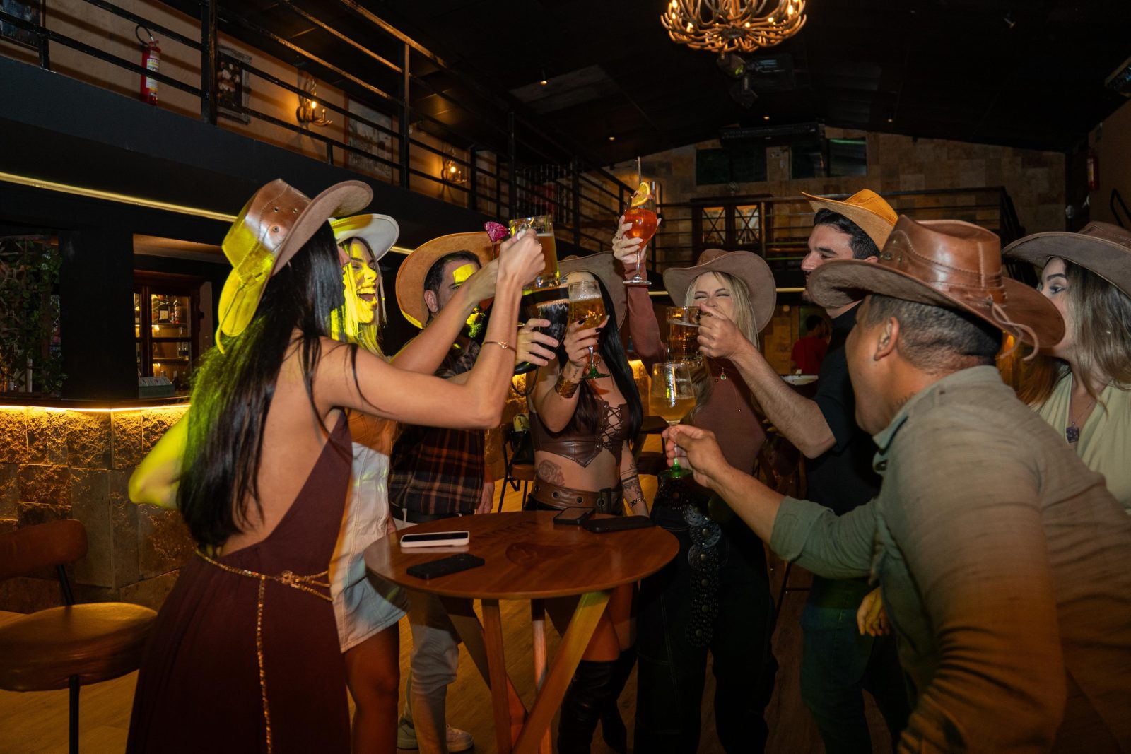 “Mesa da Amargura” reúne sertanejo e conexões no Lounge Country às quartas-feiras 1 IMG 20260521 WA0045