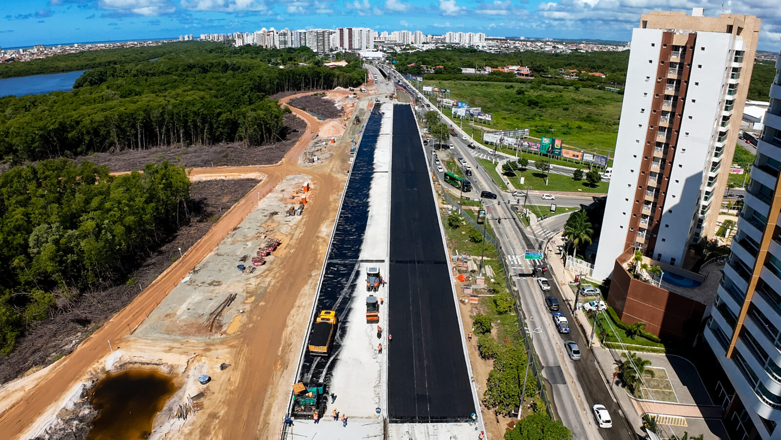 Viaduto do Complexo Viario Senadora Maria do Carmo Alves recebe pavimentacao asfaltica