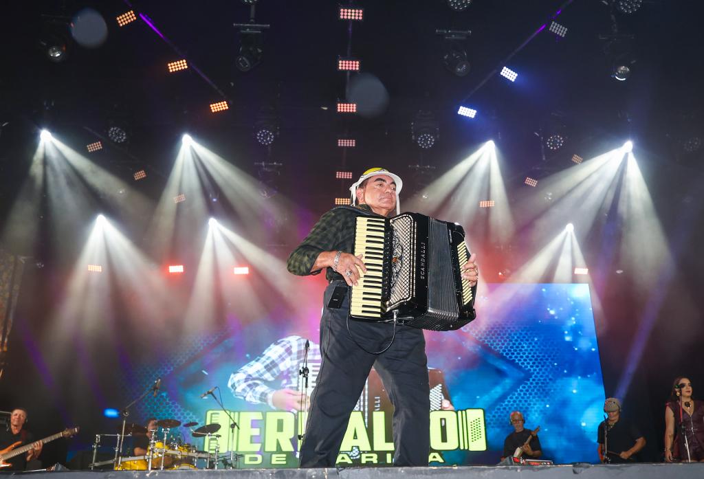 Erivaldo de Carira abriu a noite