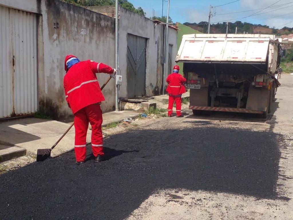 Prefeitura amplia operação tapa-buraco e reforça manutenção viária em Aracaju 1 Servico e realizado pela Emurb e pode ser solicitado por qualquer cidadao