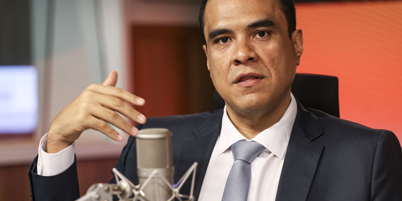 guia em mandarim apresenta us 4 5 bi em projetos de turismo 20260601