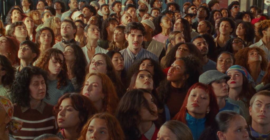 Novo clipe de Jão, "Catedral", reúne fãs no MASP. 1 Catedral jao 1