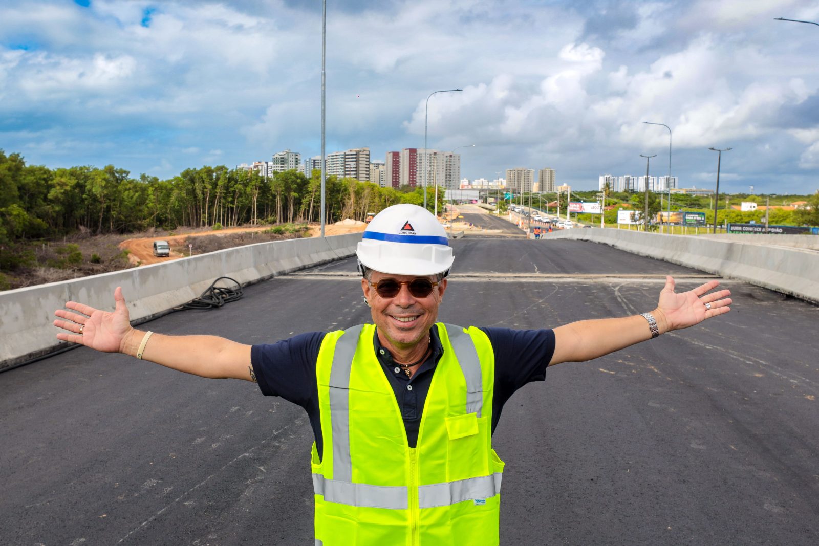 Governador Fábio Mitidieri no viaduto do Complexo Viário Senadora Maria do Carmo Alves em Aracaju