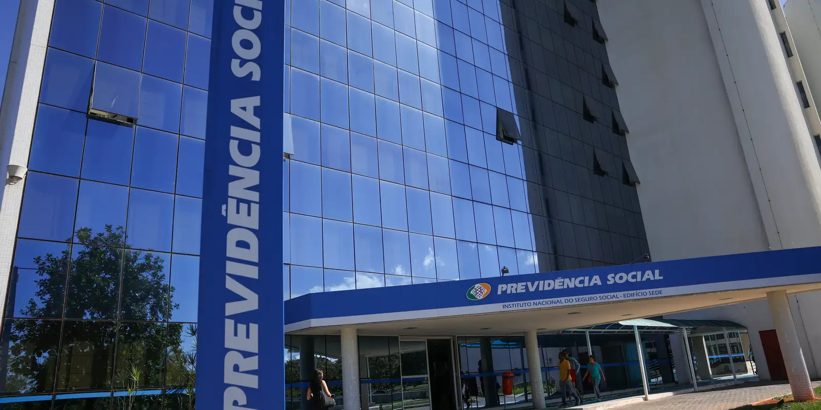 fila do inss atinge menor n vel em 21 meses com 1 8 mi de pe 20260701