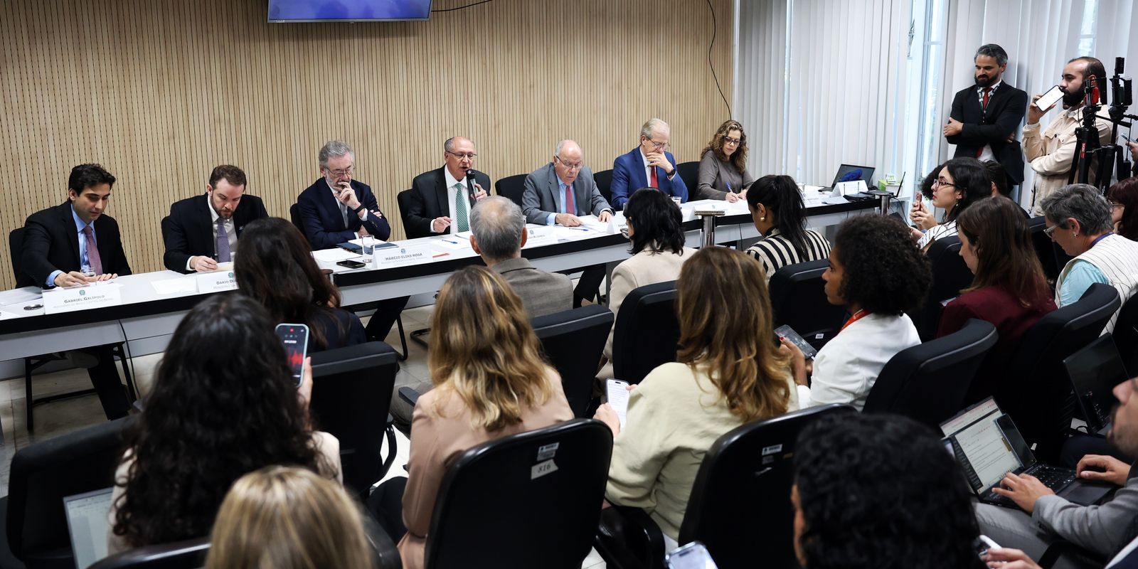 governo retoma plano de socorro a setores atingidos por tari 20260716
